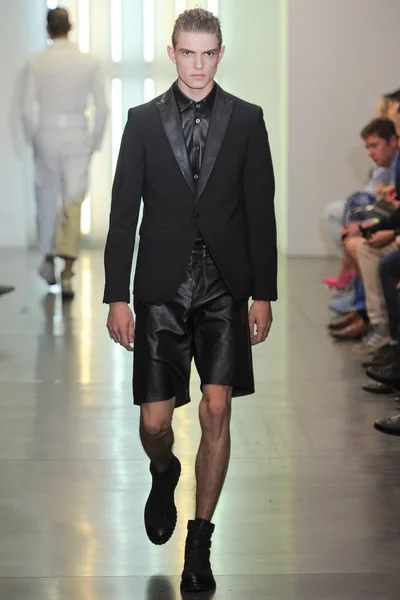 Look 25